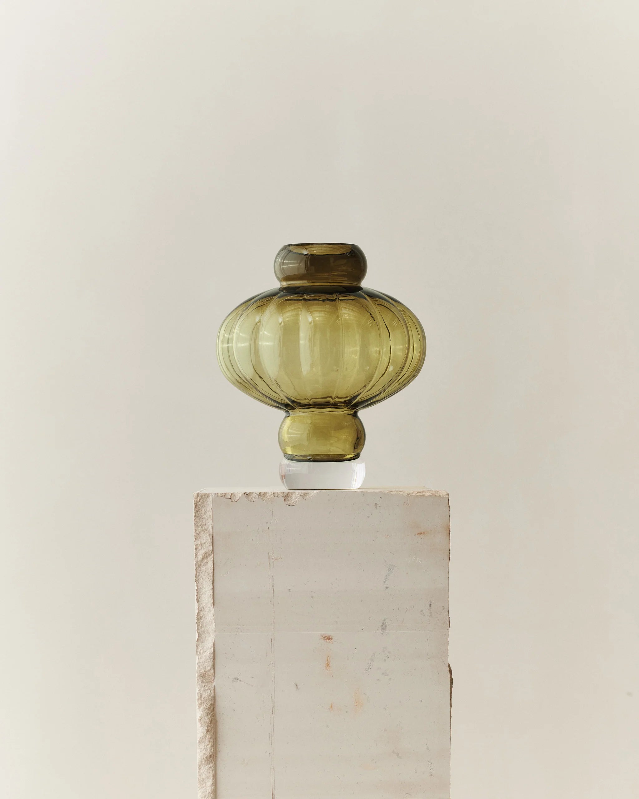 Balloon Vase 02 Olive