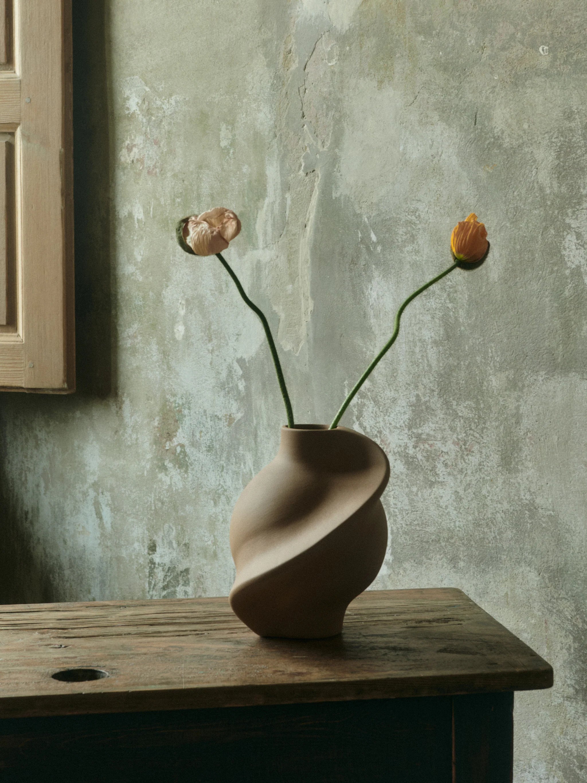 Ceramic Pirout Vase 01