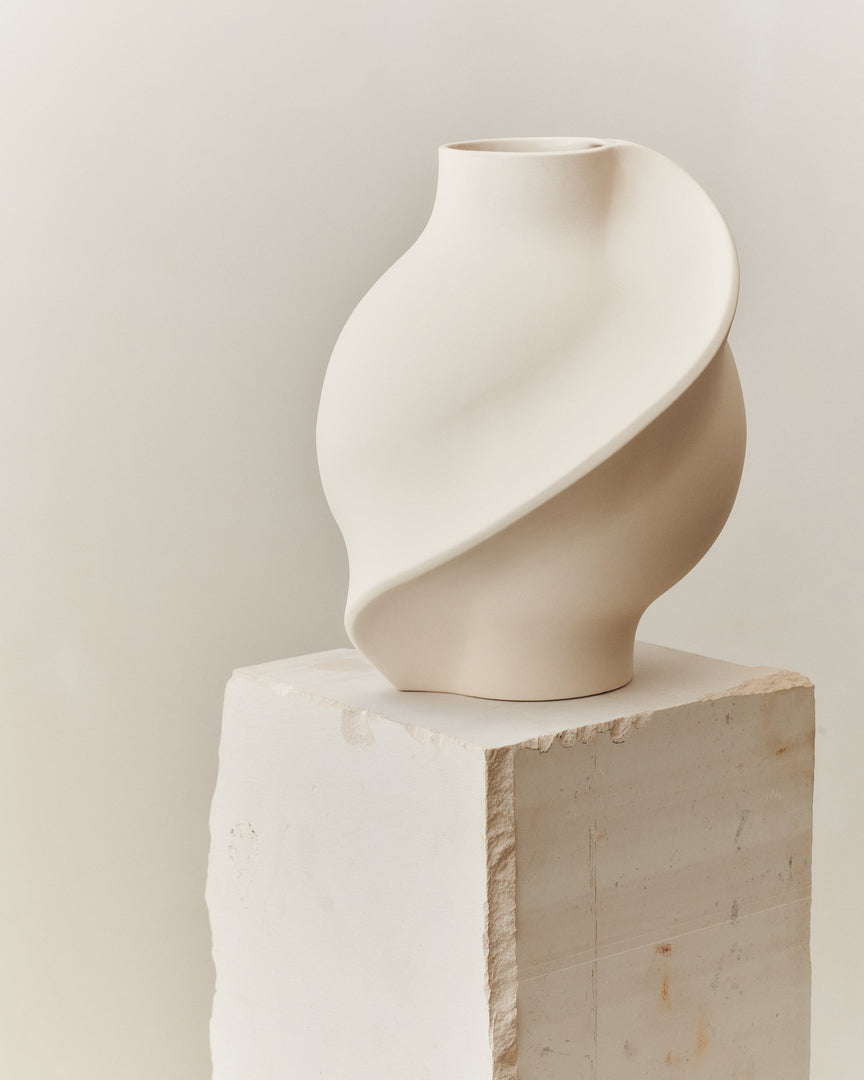 Ceramic Pirout Vase 01 - Raw White