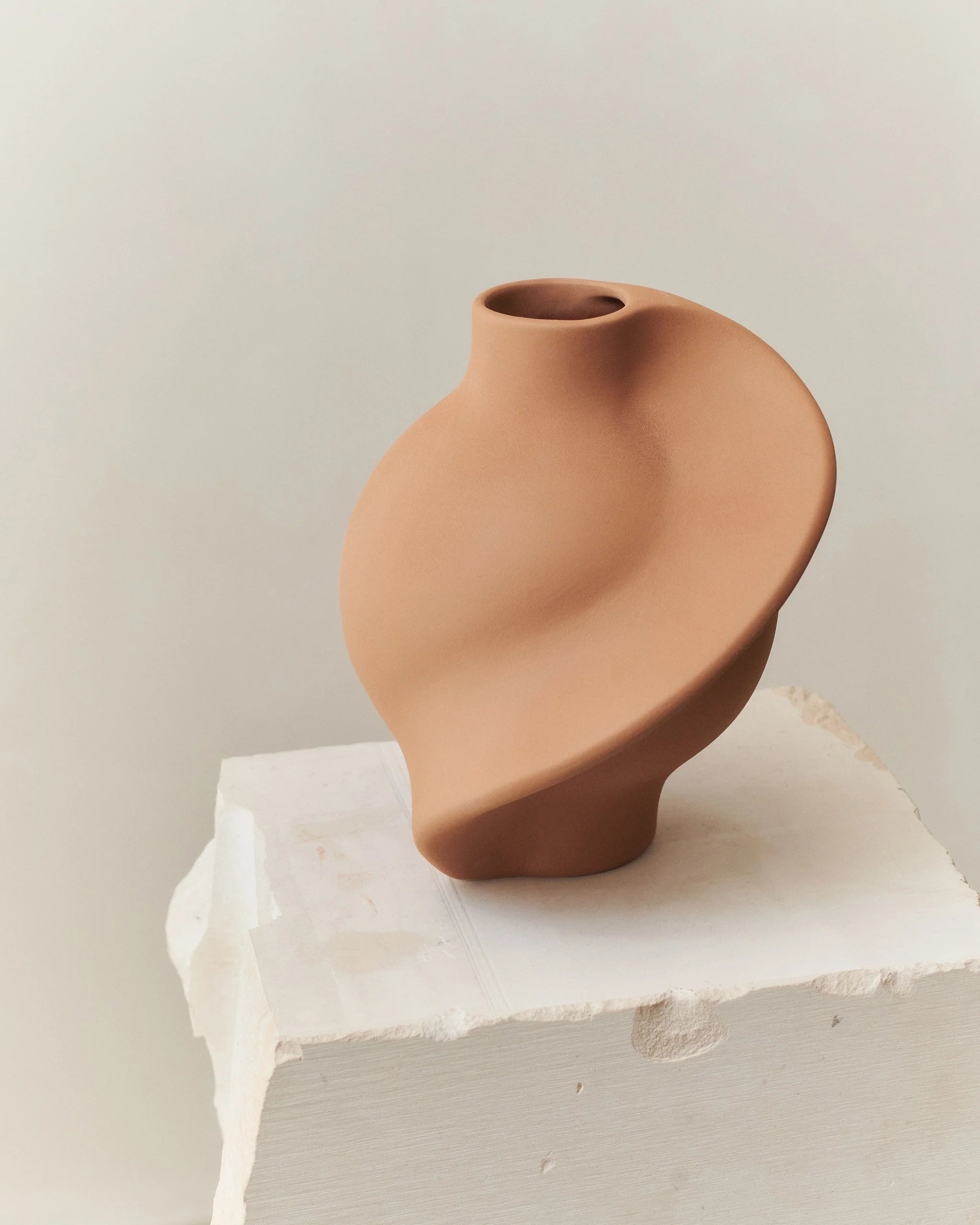 Ceramic Pirout Vase 01