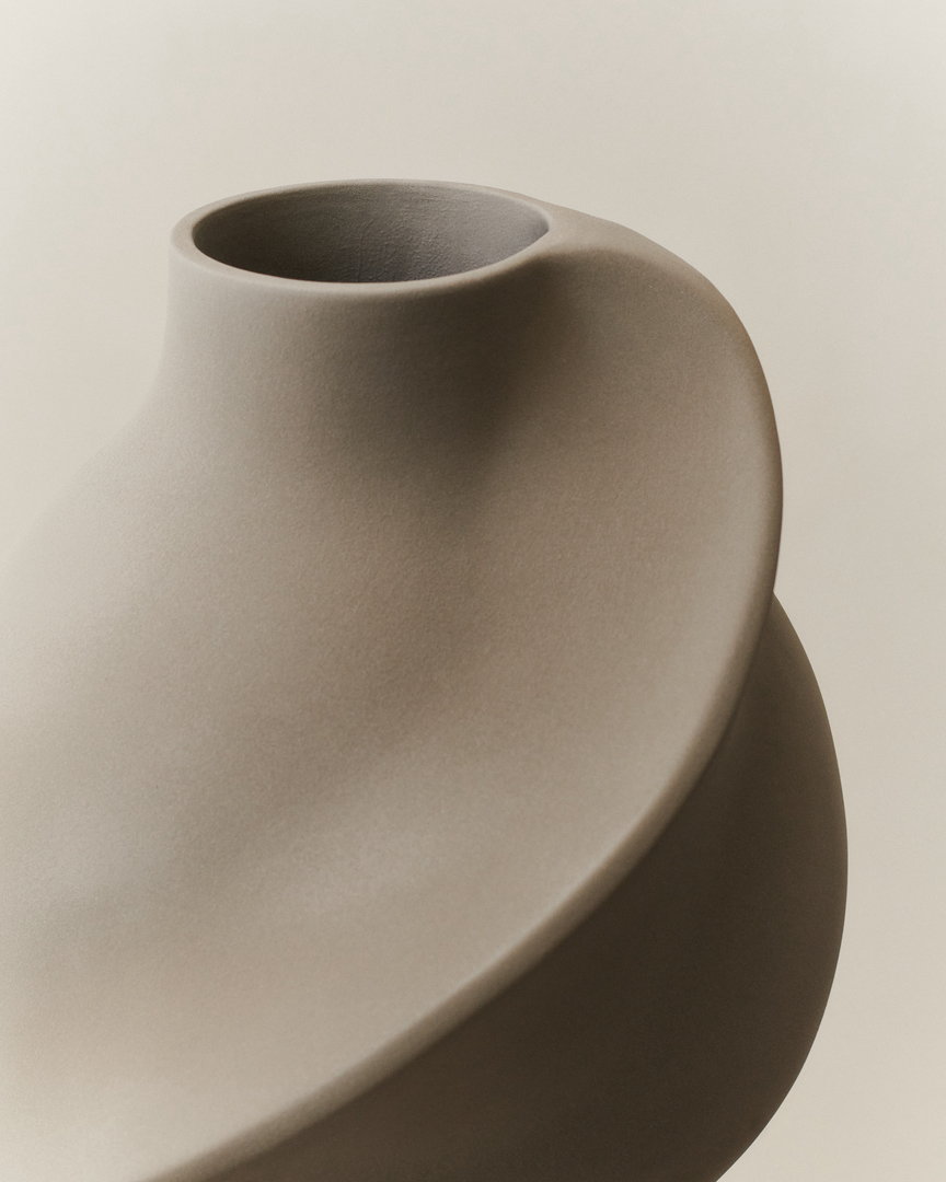 Ceramic Pirout Vase 02