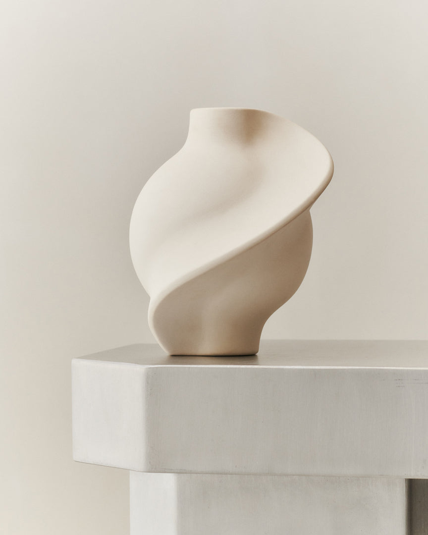 Ceramic Pirout Vase 02 - Raw White