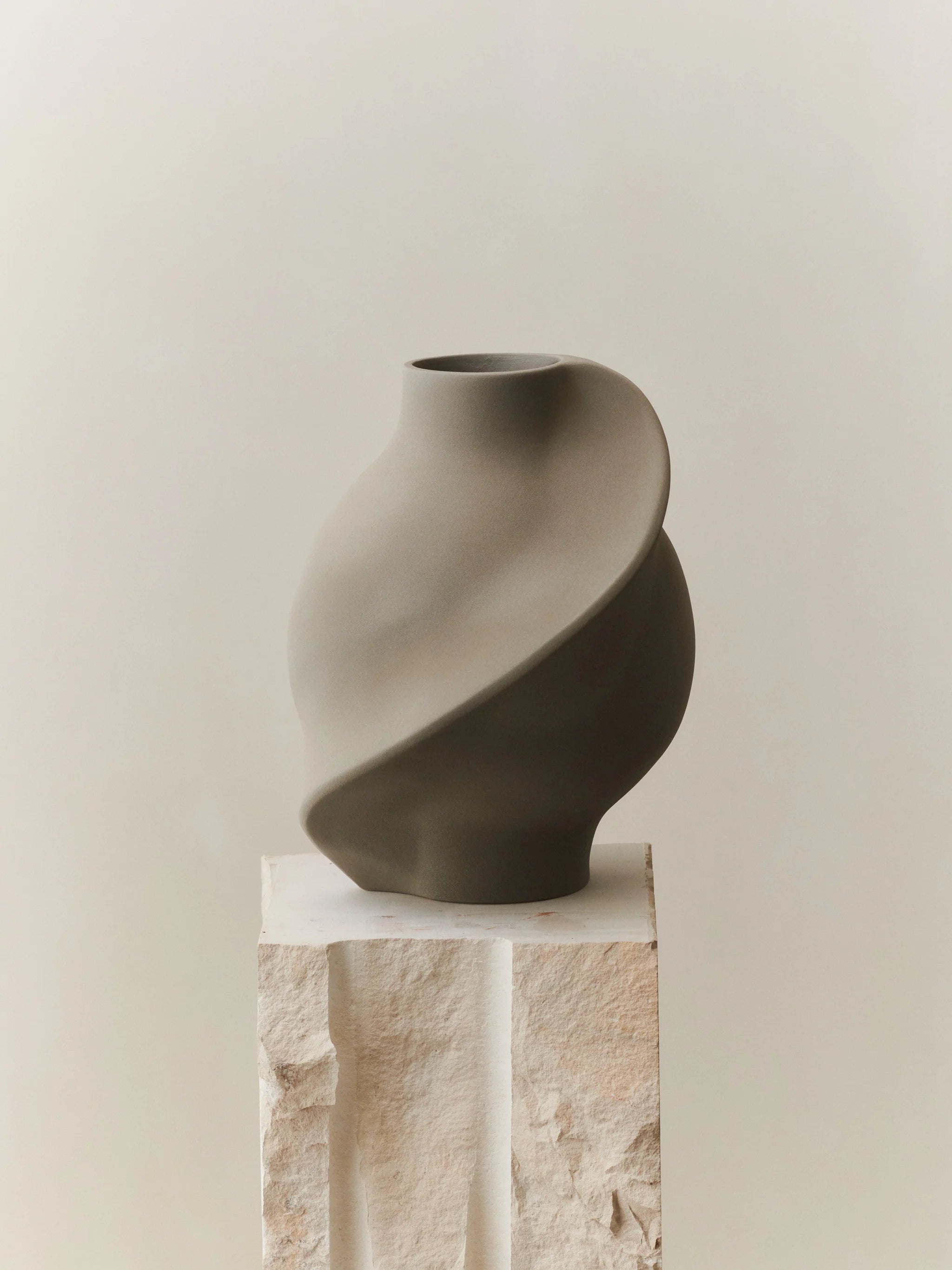 Ceramic Pirout Vase 02