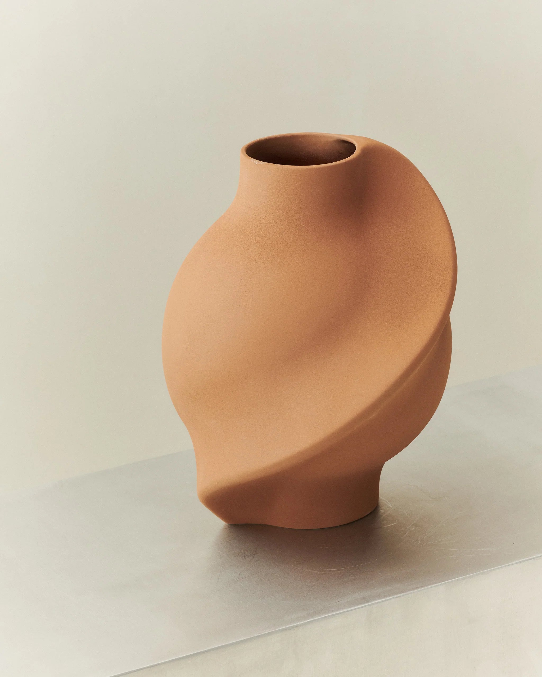 Ceramic Pirout Vase 02