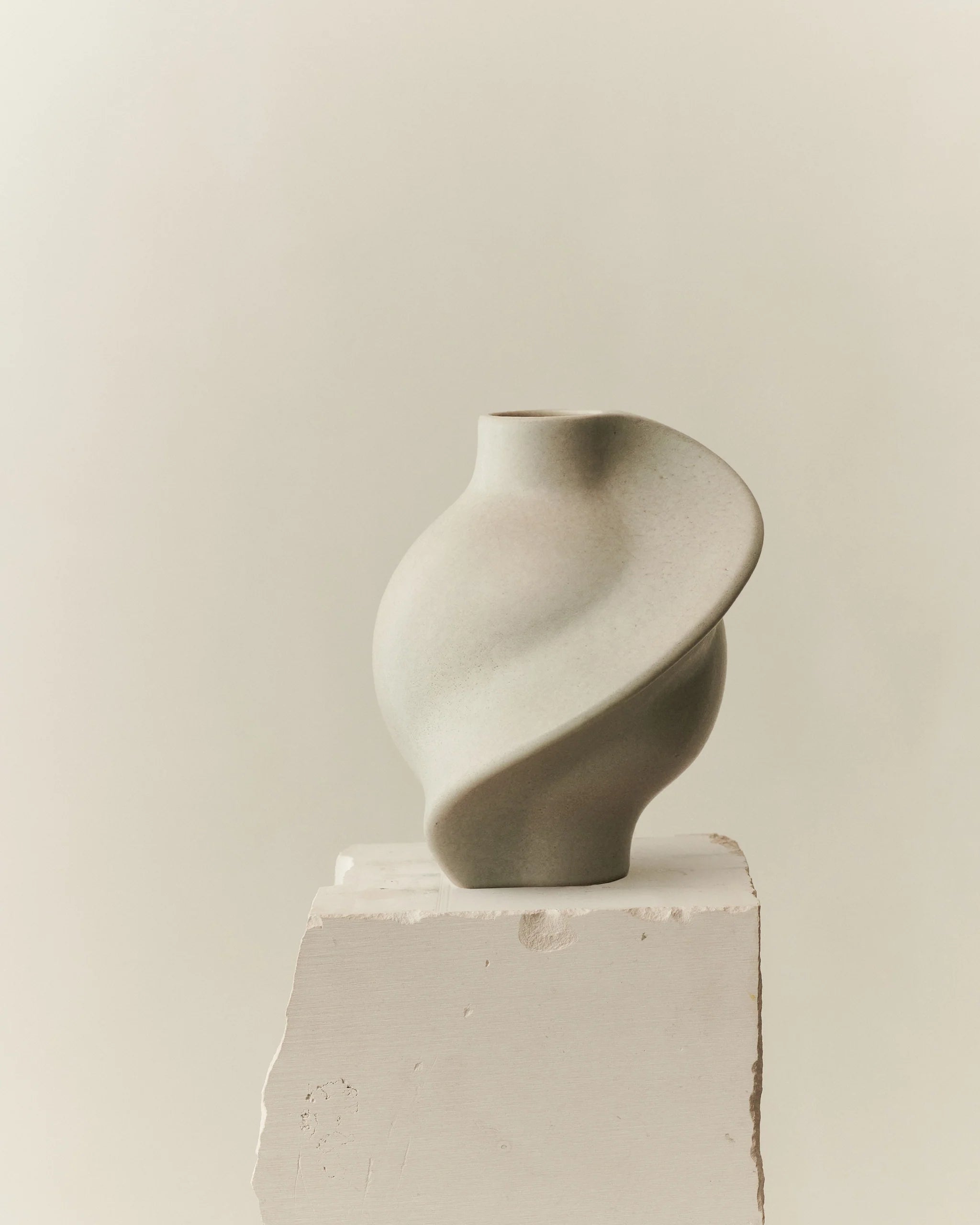 Ceramic Pirout Vase 02